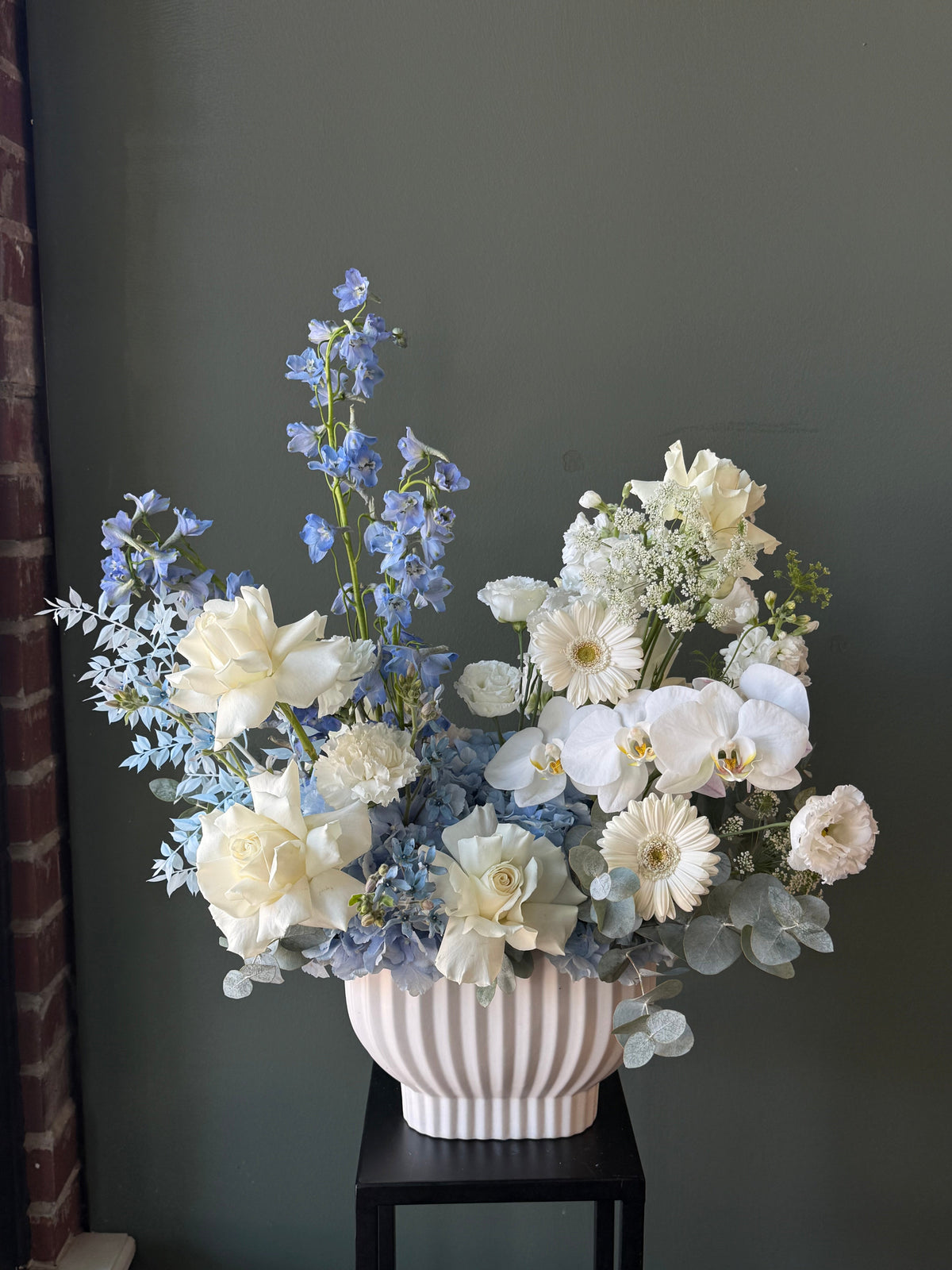 Bespoke vase floral arrangement from the Bordo Flowers Premium Collection