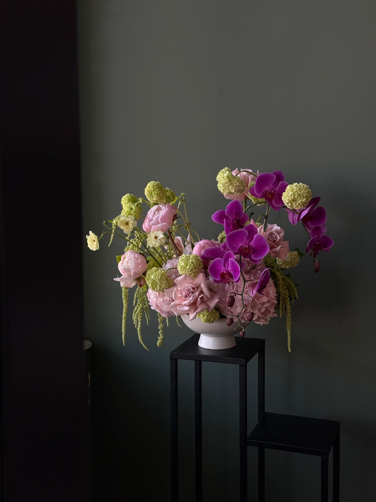 Bespoke "Custom Design Vase" Premium Collection. Personalized selection of ranunculus, roses, and peonies. Elegant vase included. Delivery across Dallas TX.
