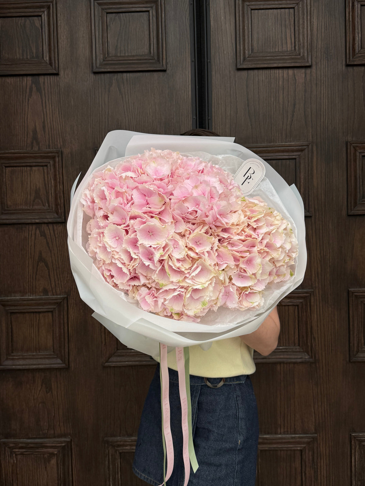 Cloud-like hydrangea bouquet with premium Dutch flowers