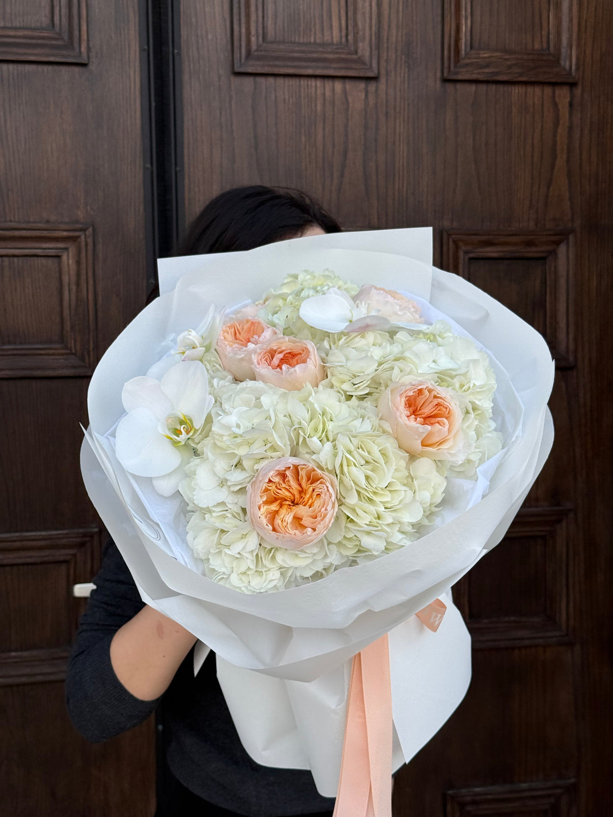 “Peach Fuzz” peach and white flower bouquet with Juliet garden roses