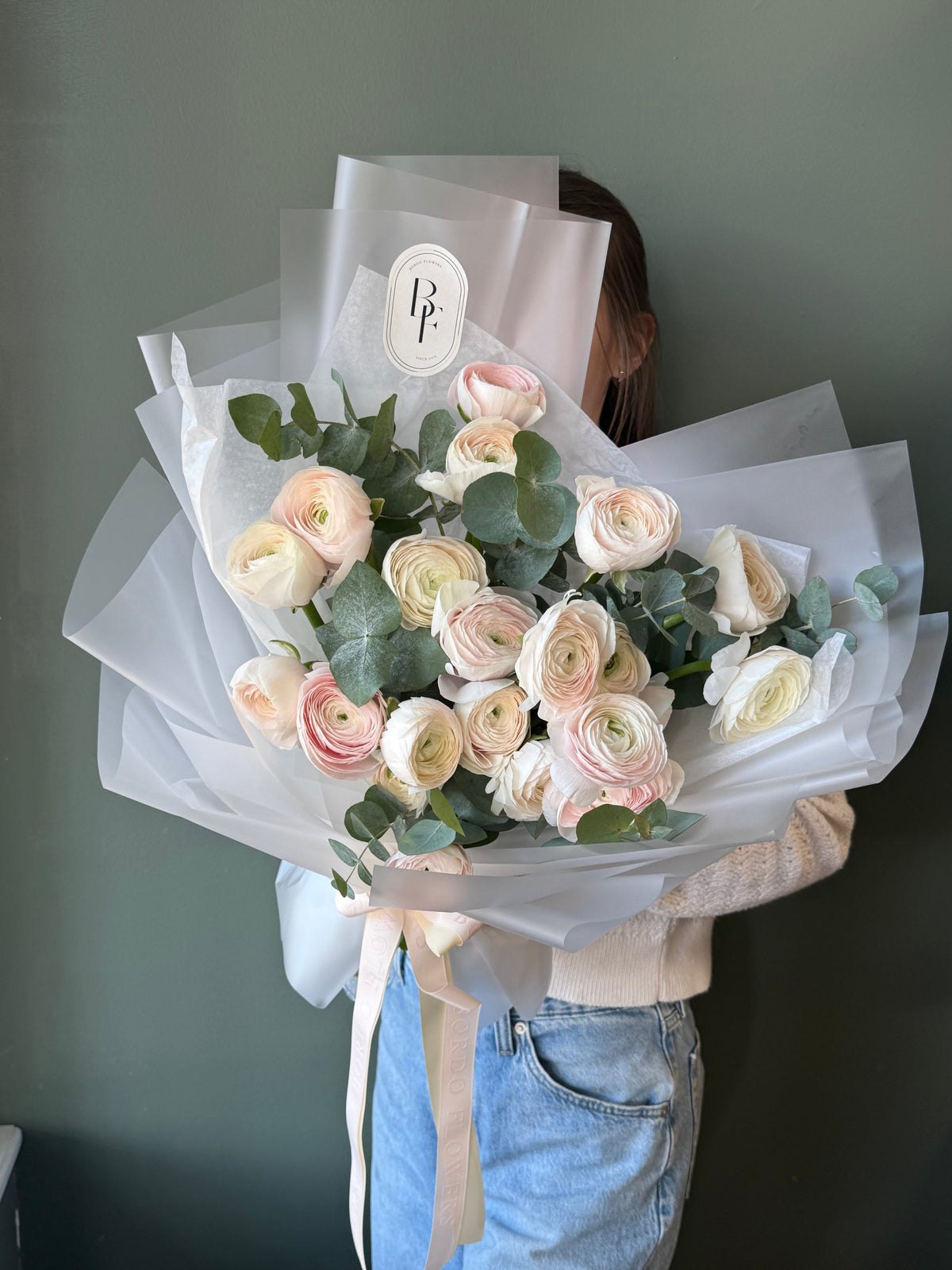 “Ballerine” assorted ranunculus bouquet with fresh eucalyptus